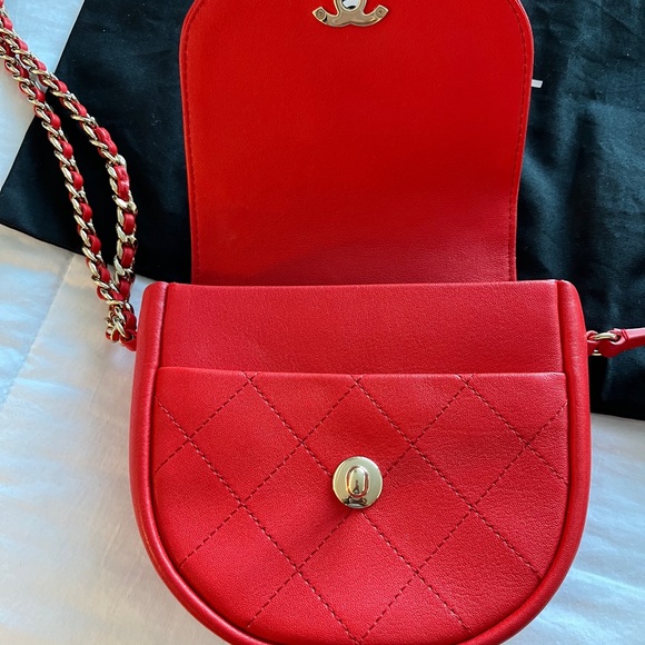 NEW Chanel Messenger Bag Quilted Red Leather Authentic Crossbody Shoulder Purse - Picture 7 of 15